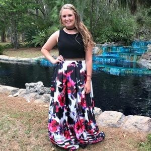 Selling last years prom dress it’s been worn twice